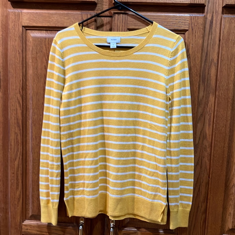 Yellow and white women’s crew neck sweater